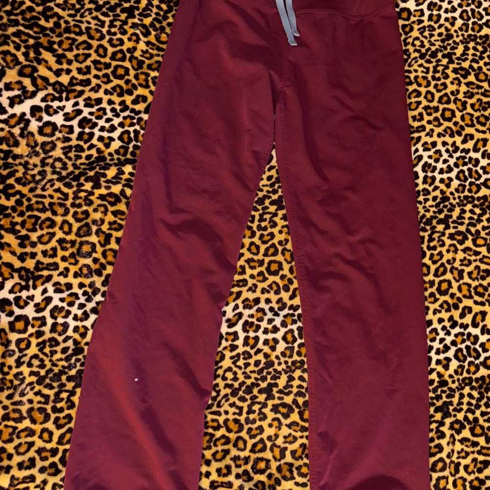 FIGS maroon scrub pants size small